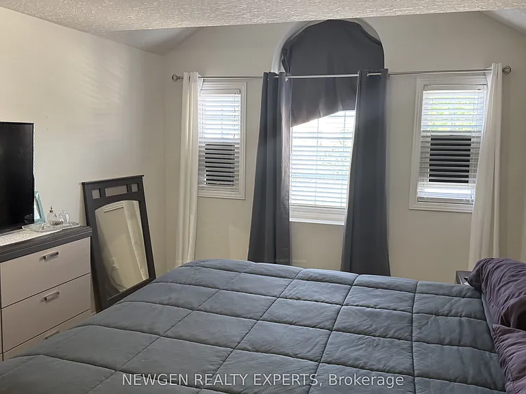 11 Berry Moss St — Photo 18