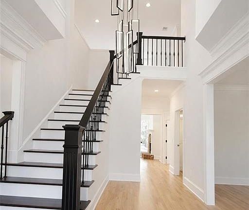 4th image of 1430 Hillcrest Hts