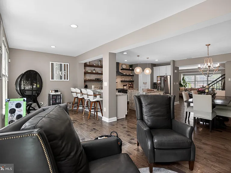 101 Isabelle Ct — Photo 10