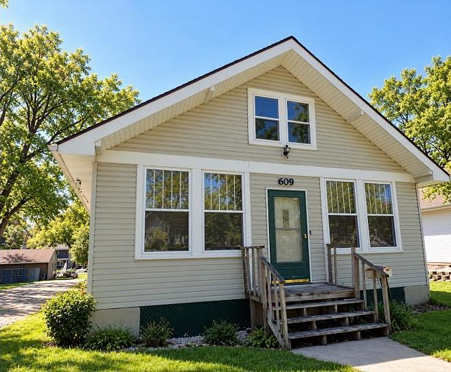 1st image of 609 N 9th St