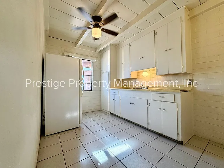 2201 E Grant Rd #19 — Photo 12