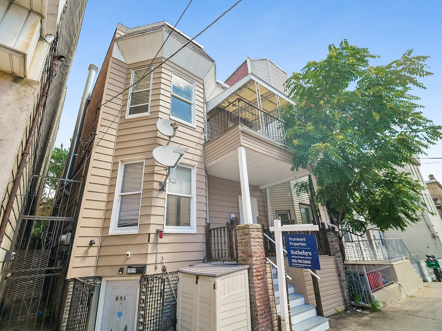 3 bed, 1.0 bath, $2,800 — Photo 1