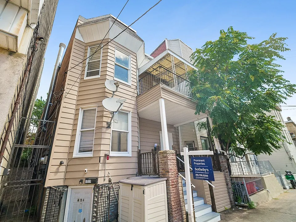 414 Monastery Pl #2