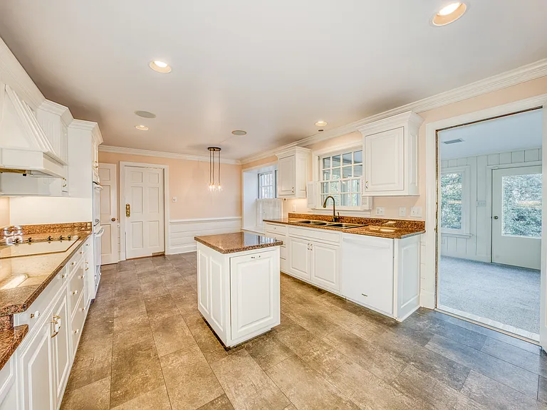 9720 Burnett Dr — Photo 21