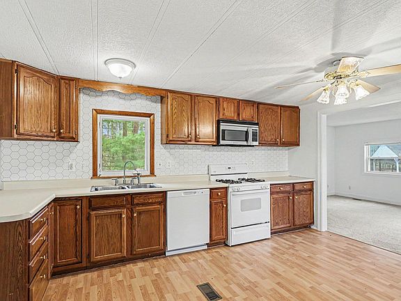 4th image of 4610 Poplar Dr