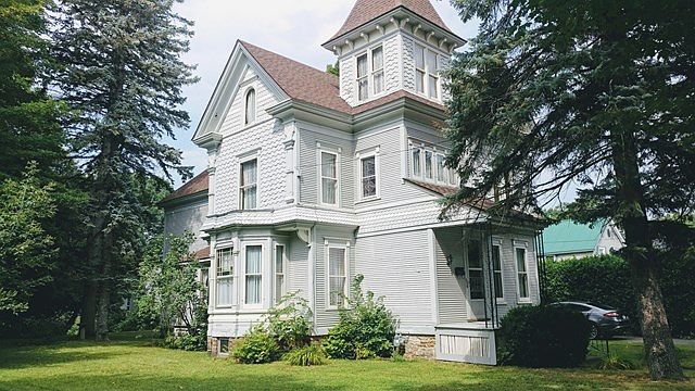 1st image of 90 Park St
