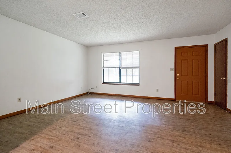 2 bed, 1.5 bath, 924 sqft, $1,275 — Photo 2