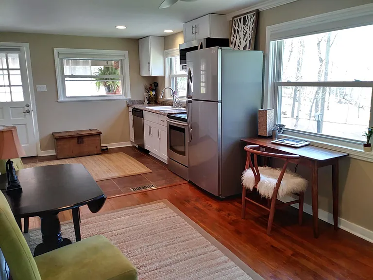 Kitchen, dining room.