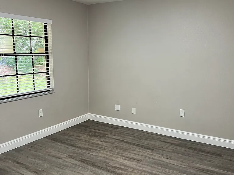 618 Woodlane Cir — Photo 8