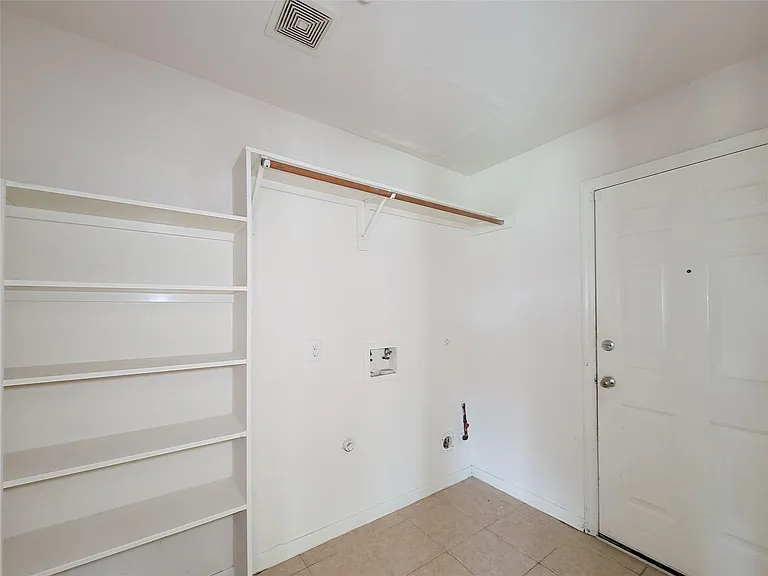 2322 Oxford Point Ln — Photo 34