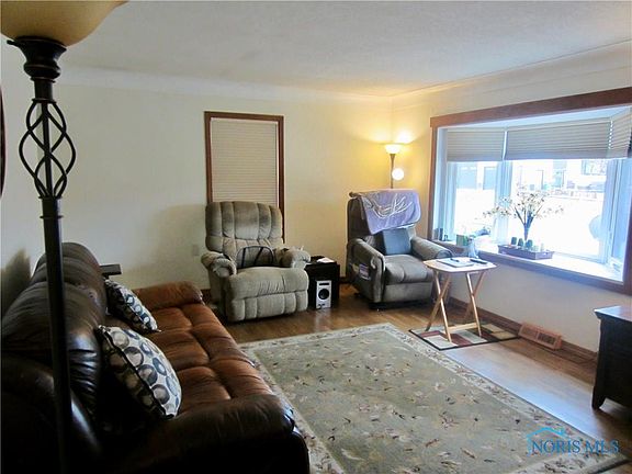 4th image of 2225 Sheffield Pl