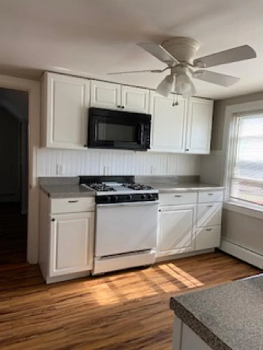 1 bed, 800 sqft, $1,000 — Photo 2