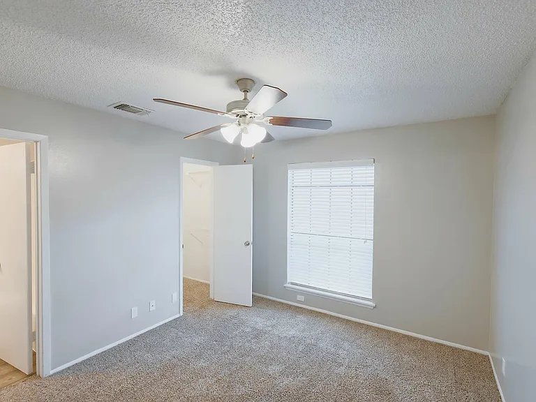 Hidden Oaks Apartments — Photo 20
