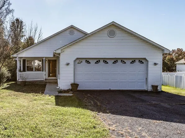 32 Harper St, Weyers Cave, VA 24486