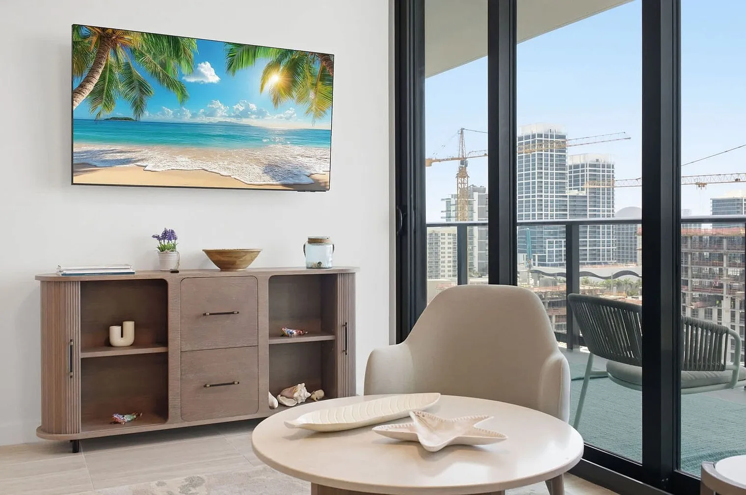 1 bed, 1.0 bath, 645 sqft, $5,692 — Photo 2