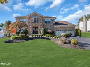 10 Salem Ct, Marlboro, NJ 07746