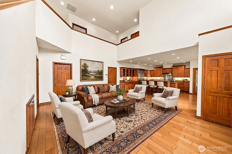 3rd image of 3265 Phillips Avenue