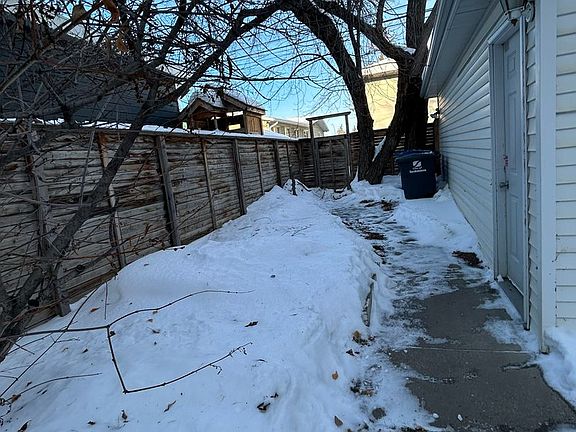 3rd image of 1033 University Dr