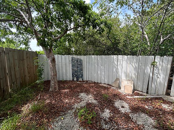 4th image of 100 Sunset Ln