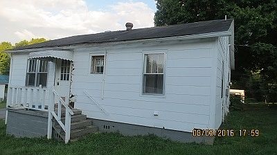 2nd image of 925 Forgey Ave
