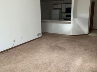 5179 Zenith Pkwy APT 3, Loves Park, IL 61115
