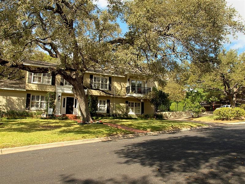 2nd image of 3004 Pleasant Run Pl