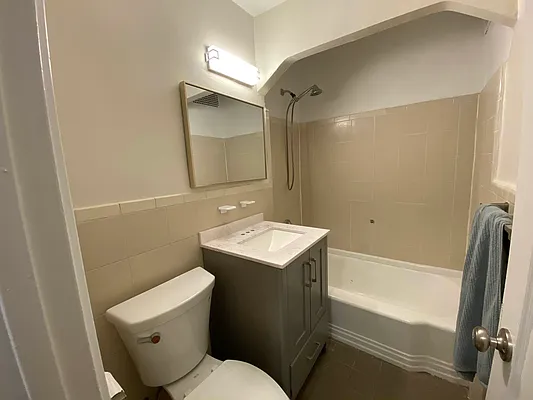 Rented by Amorelli Realty | media 6