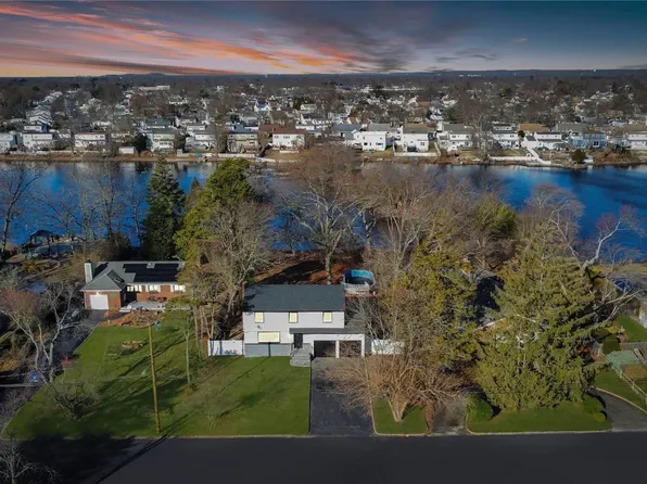 36 Arbour Street, West Islip, NY 11795