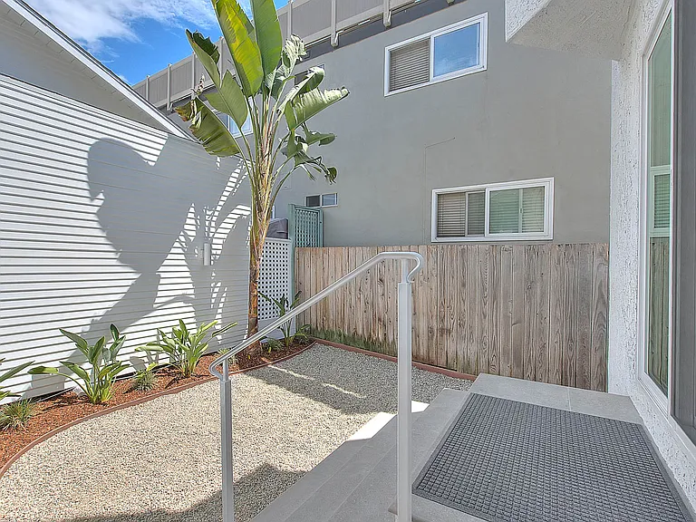 310 Bayview Dr — Photo 29