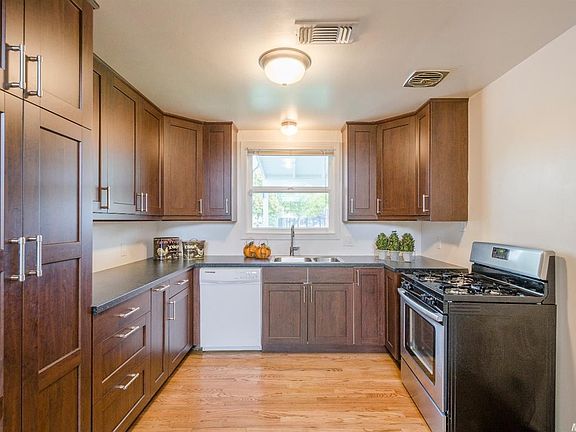 5th image of 2711 Maryal Dr