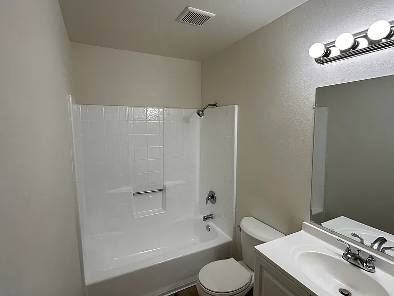 115 N West St #200 — Photo 10