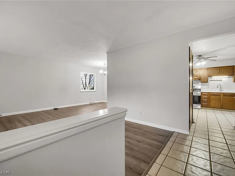 15067 Rochelle Dr — Photo 3