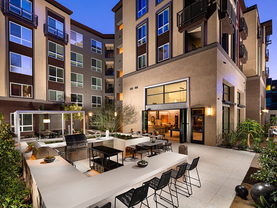 Clarendon Apartments 22121 Clarendon St Woodland Hills CA Zillow