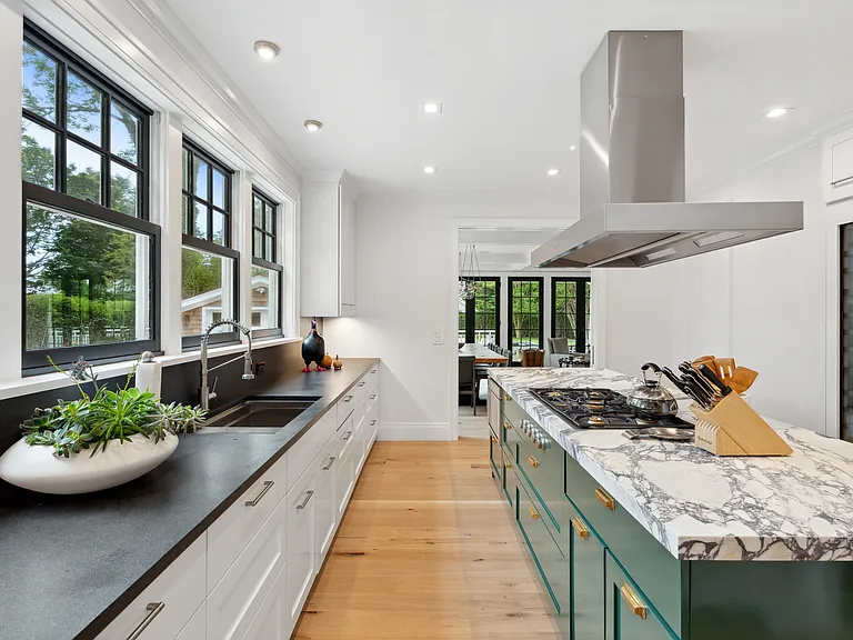 170 Meeting House Ln — Photo 11