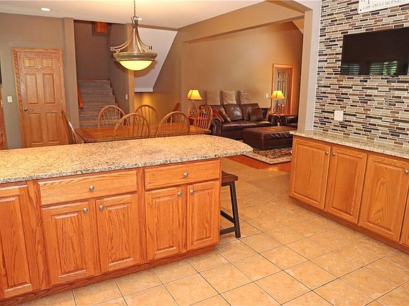 5th image of 8433 Canterbury Dr