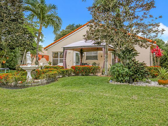 4th image of 6165 Willoughby Cir