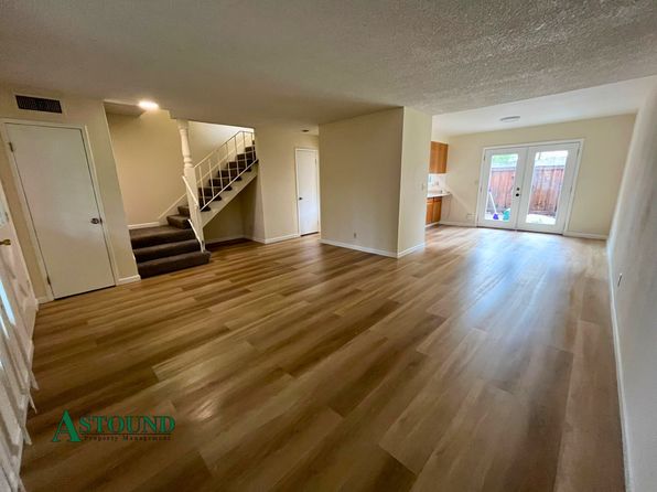68 Fountainhead Ct