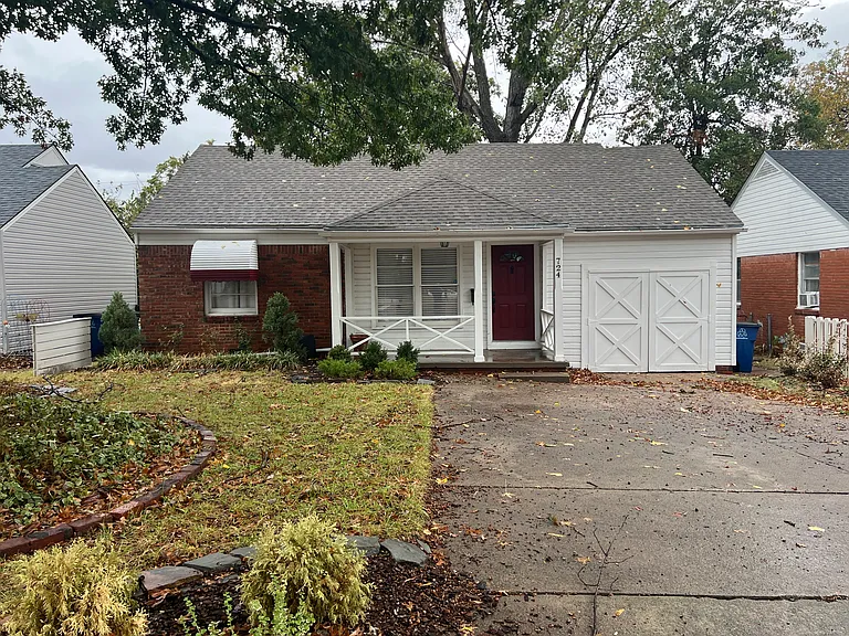 724 S Toledo Ave E — Photo 1