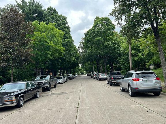 4th image of 2837 28th Ave S