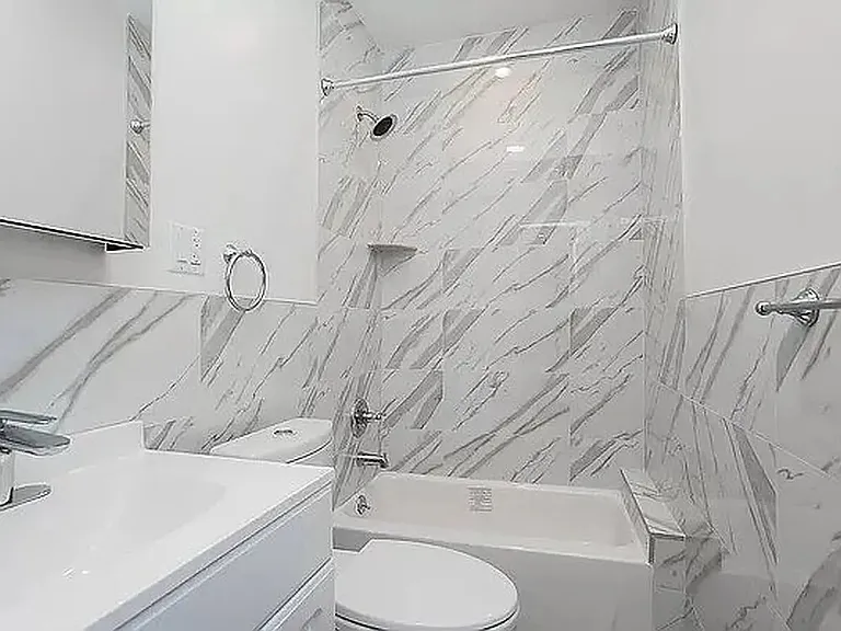 202 S 2nd St #6 — Photo 4