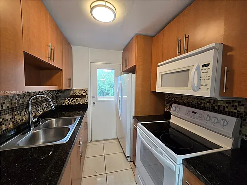 1475 NE 125th Ter #304-B Photo 1