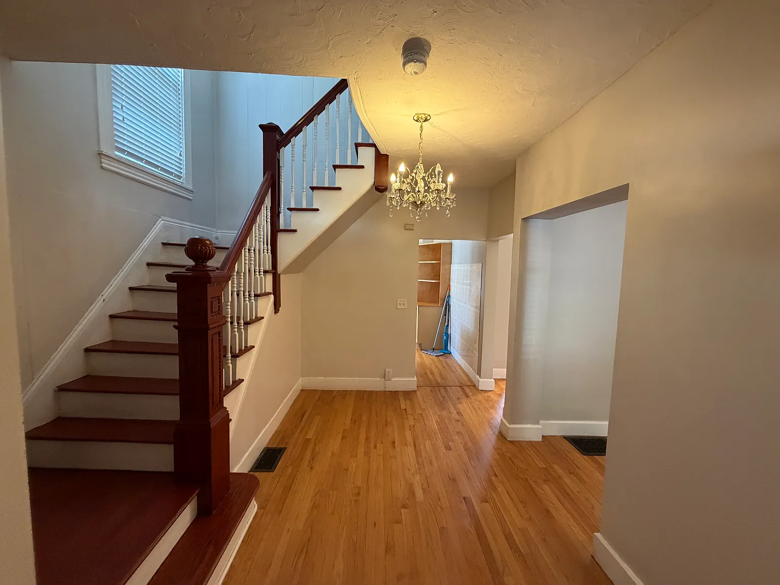 5 bed, 3.5 bath, $3,600 — Photo 2