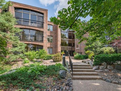 5501 Dewey Hill Rd APT 233, Edina, MN, 55439