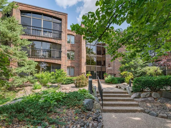 5501 Dewey Hill Rd APT 233, Edina, MN 55439