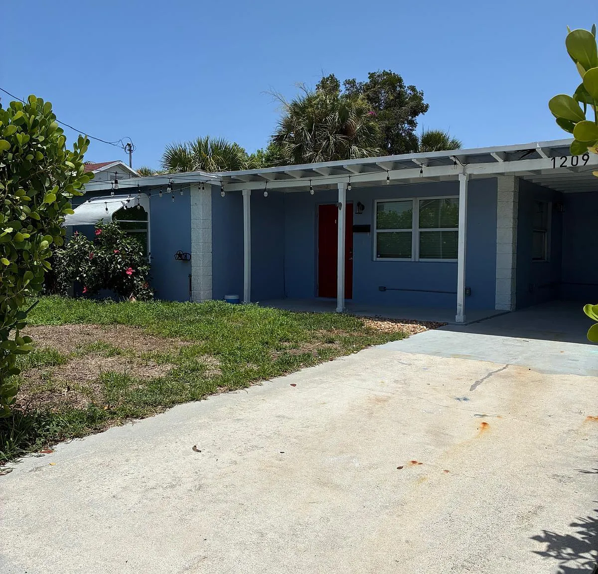 3 bed, 1.0 bath, 1033 sqft, $2,400 — Photo 2