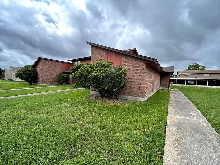 4217 Acushnet Dr #D — Photo 2