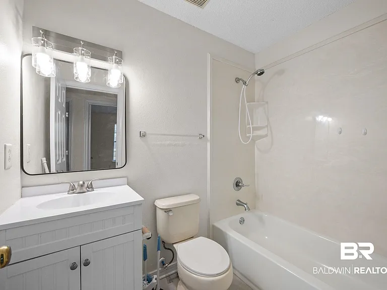 20938 Liberty Ln — Photo 8