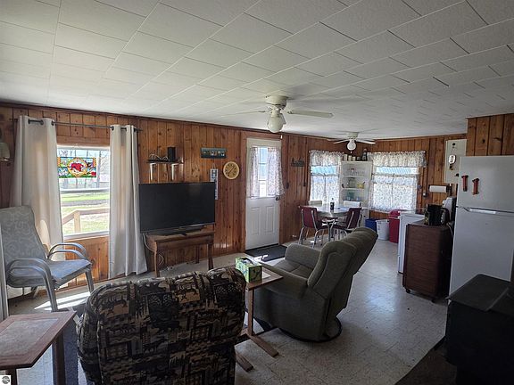 5th image of 4890 Lakeview Dr