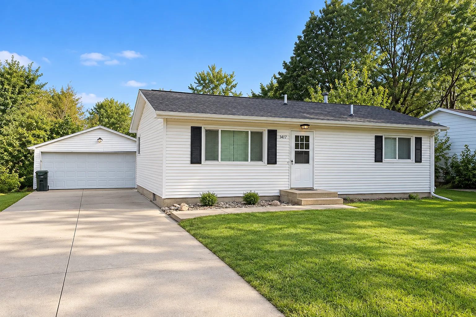 3 bed, 950 sqft, $1,650 — Photo 1