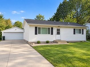1417 Starview Dr, Cedar Falls, IA 50613